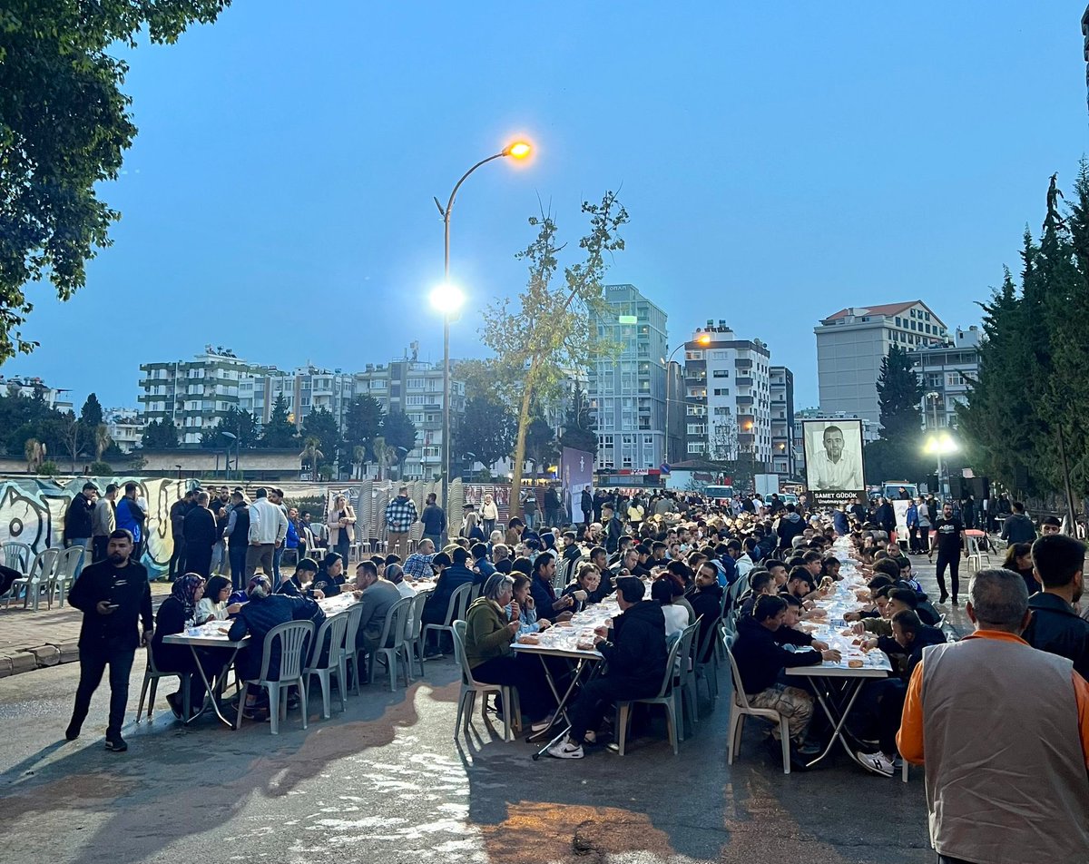Şimşekler Grubu olarak vermiş olduğumuz iftar yemeğine katılan tüm halkımıza ve soframızı ziyaret eden Adana Büyükşehir Belediye Başkanı’mız Zeydan Karalar’a teşekkür ederiz.