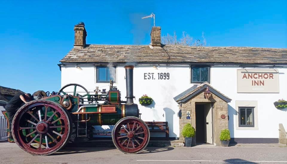 🍺 A pub in Derbyshire has been keeping farmers very happy this year with a special tractor parking spot! 📸 Anchor Inn Tideswell