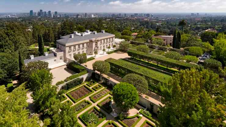 HomeViewsOnX's tweet photo. 📸The Chartwell House, Los Angeles, CA https://t.co/D9Xa2ZX1TJ