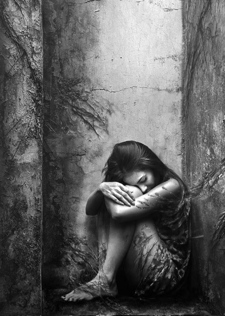 💜

Kırılan her şeyin 
Sesi çıkıyor da 
İnsan kırılınca 
Sesi çıkmıyor...💔😒

#Huzurla..💙🕊️
#Geceyesözüm...✍️✍️