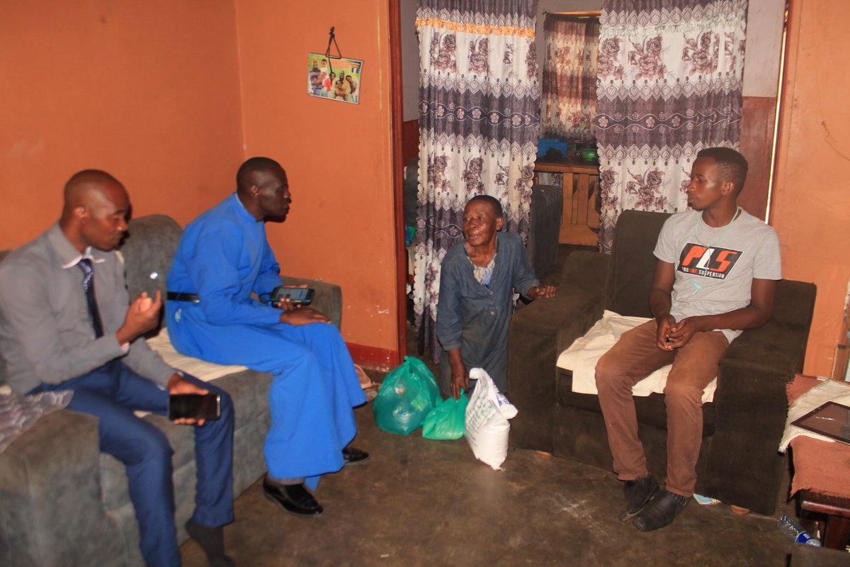 All Saints Church Manyangwa (@ascmanyangwa) on Twitter photo Today 28th March 2024 Lay Reader Joshua Mugooda together with other clergy from All Saints Church Manyangwa Church of Uganda have today visited various homesteads of the elderly showering them with love
<a href="/ChurchofUganda_/">Church of Uganda</a>
<a href="/Online_COU/">Online Church of Uganda</a>
<a href="/DailyMonitor/">Daily Monitor</a>
<a href="/newvisionwire/">The New Vision</a>
<a href="/BishopsVoice/">Namirembe Diocese</a> Today 28th March 2024 Lay Reader Joshua Mugooda together with other clergy from All Saints Church Manyangwa Church of Uganda have today visited various homesteads of the elderly showering them with love
<a href="/ChurchofUganda_/">Church of Uganda</a>
<a href="/Online_COU/">Online Church of Uganda</a>
<a href="/DailyMonitor/">Daily Monitor</a>
<a href="/newvisionwire/">The New Vision</a>
<a href="/BishopsVoice/">Namirembe Diocese</a>