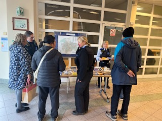 MPSRavensbury's tweet photo. Officers from Ravensbury, St Helier &amp; Canon Hill took part in Safer Businesses Action Day  @MPSStHelierVW
@MPSCannonHill 
@MPSMerton https://t.co/8H0yeCQtTh