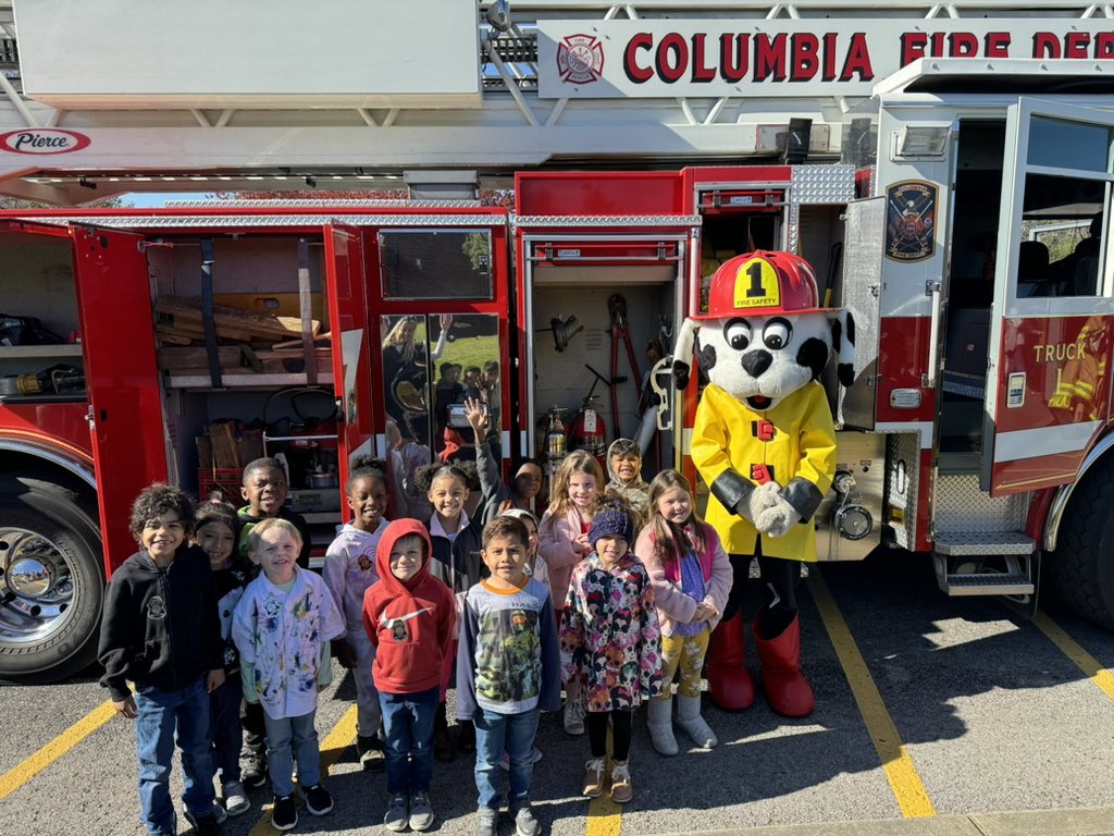 msbfincher's tweet photo. What an amazing Career Day!! These #BuzzWorthy kinders enjoyed it so much! Thank you to @KCpriss and @tessa_ashworth for being so awesome! https://t.co/dAtpZEYpld