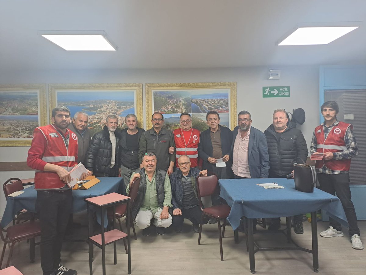 bursatip's tweet photo. Nilüfer Belediye Başkan Adayımız Özcan Sönmez ile Sinop' lular derneğini ziyaret ettik. Dostlarımıza samimi karşılamarı için teşekkür ederiz. 
#tipbursa https://t.co/w89zPvMPqb