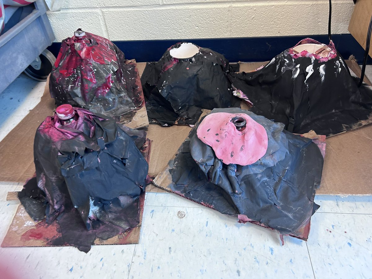 MrsEtense's tweet photo. 6th grade scientists figured out that volcanoes are formed in many ways and volcanic eruptions vary as a result. @MrsCEastShore @MrGenovaESMS #6thgradescientists https://t.co/eAncfuvatG
