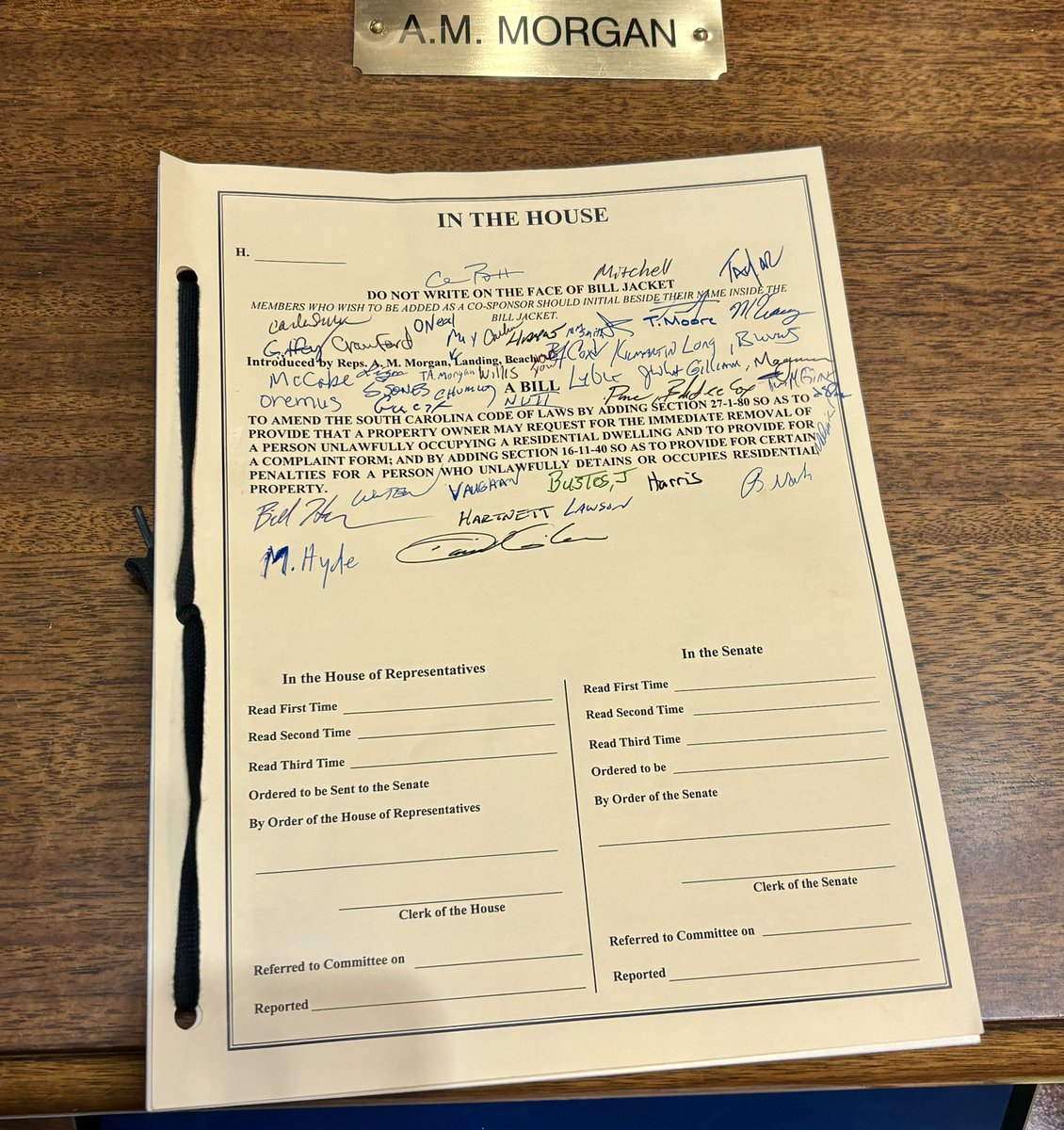 I just filed a bill to end squatting in SC. 

Over half the House cosponsored this bipartisan legislation—it could pass today if it comes to the floor. 

We must protect property owners and stop incentivizing illegal activity. 
#squatters #scleg