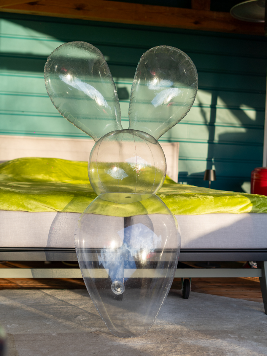 The well-known bunny balloon from Czermak & Feger, but made from our super soft PVC vinyl 😻 The Bunny Roll is now available at shosu.amsterdam