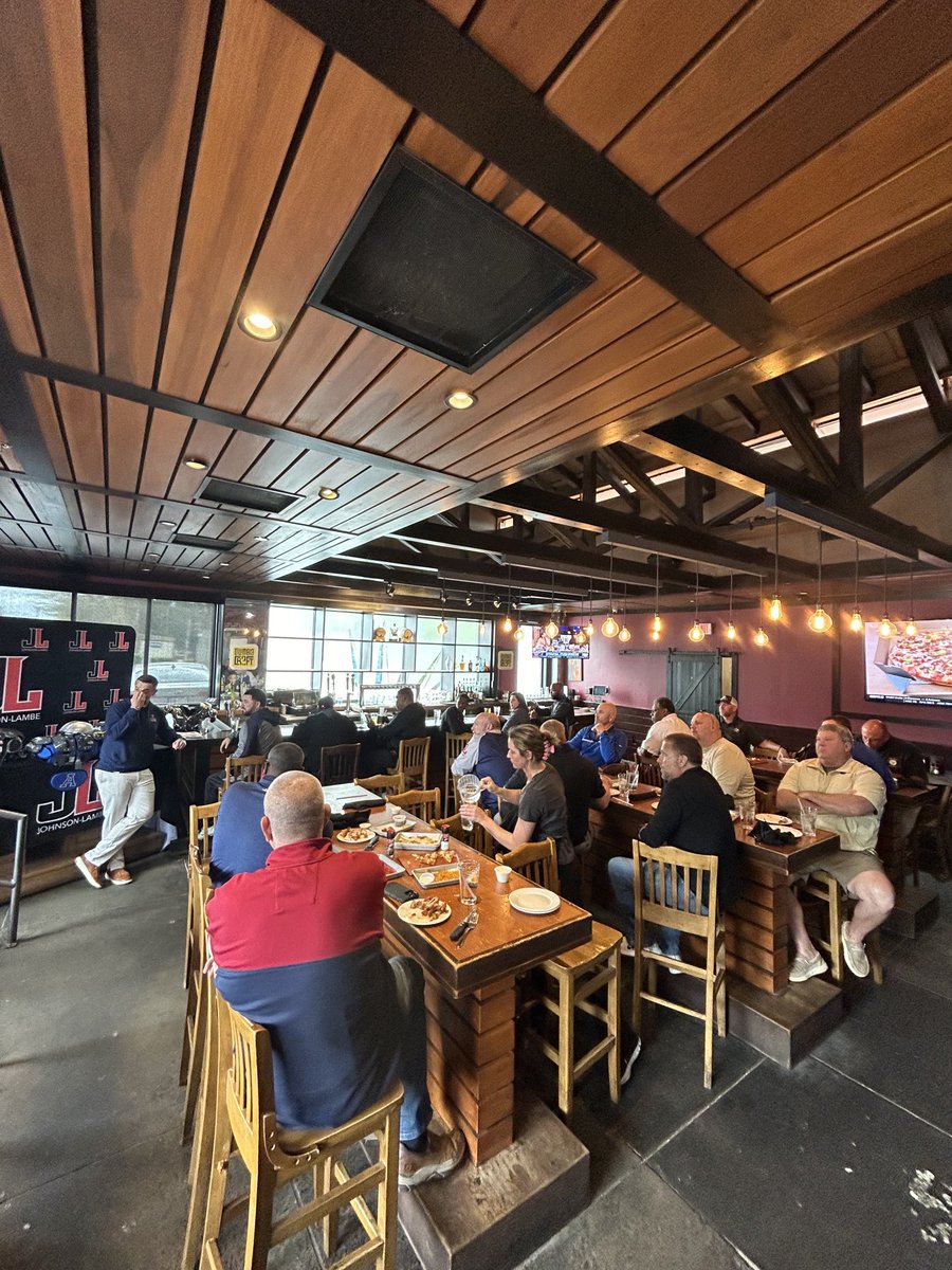JohnsonLambe's tweet photo. Spreading the JL word in Columbia today. Great turnout, great time! Highlighting our ⁦@ProSports_Pads⁩ #wesellJL https://t.co/2YAg5PJoBJ