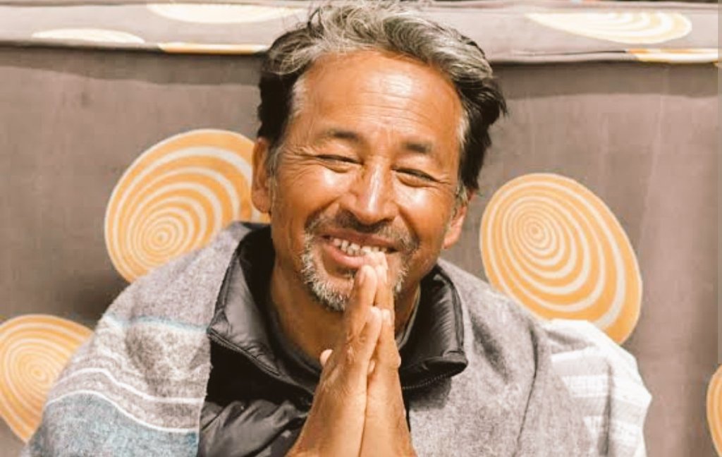 #SonamWangchuk 

#सोनमवांगचुक का मामला एक स्पष्ट अनुस्मारक है कि किसी को भी बख्शा नहीं जाएगा। 

एक व्यक्ति जो कभी मोदी को बहुत मानता था, 370 हटाने का स्वागत करता था, #BoycottChina में मदद करता था - आज #Ladaksh को बचाने के लिए लड़ रहा है लेकिन इसके लिए उन्हें ऐसे व्यक्ति के रूप…