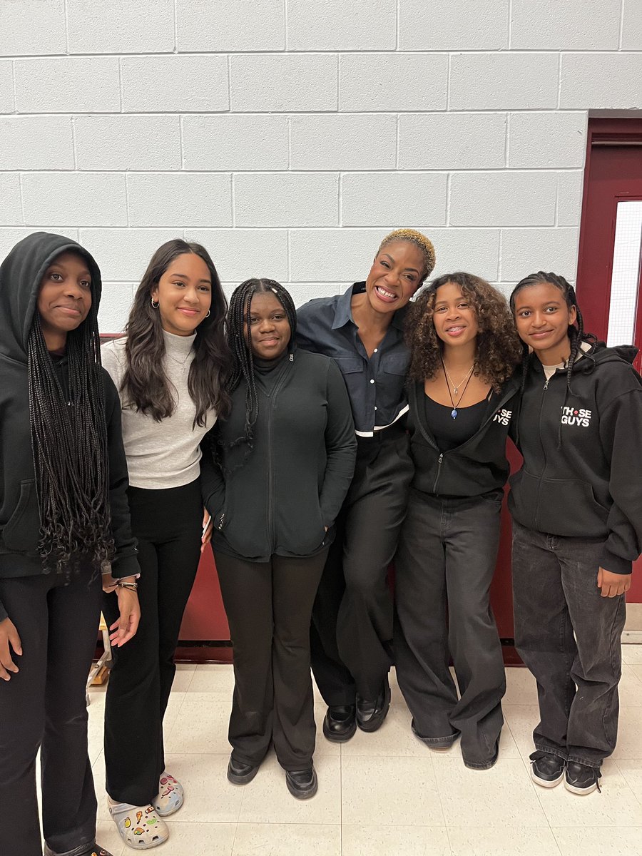 David Leeder MS (FI) (@dlms_ms) on Twitter photo Today we welcomed <a href="/JullyBlack/">Jully Black</a> to our school to share her story through a Q&A fireside chat. What an incredible experience!
Two key takeaways: “Sometimes it just takes the slightest act of courage to make a change!” & “A challenge is an opportunity!”
<a href="/PeelSchools/">Peel District School Board</a> Today we welcomed <a href="/JullyBlack/">Jully Black</a> to our school to share her story through a Q&A fireside chat. What an incredible experience!
Two key takeaways: “Sometimes it just takes the slightest act of courage to make a change!” & “A challenge is an opportunity!”
<a href="/PeelSchools/">Peel District School Board</a>