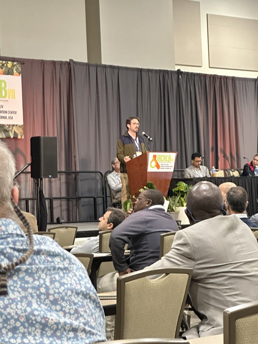 Joyinscience20's tweet image. Very fascinating talk by Dr. Vincent @treecophys on a whole-plant physiological framework for #HLB! #IRCHLB IV meeting🌳🍊
@UFIFASCitrusREC 
🌟 #citrusresearch #sustainability