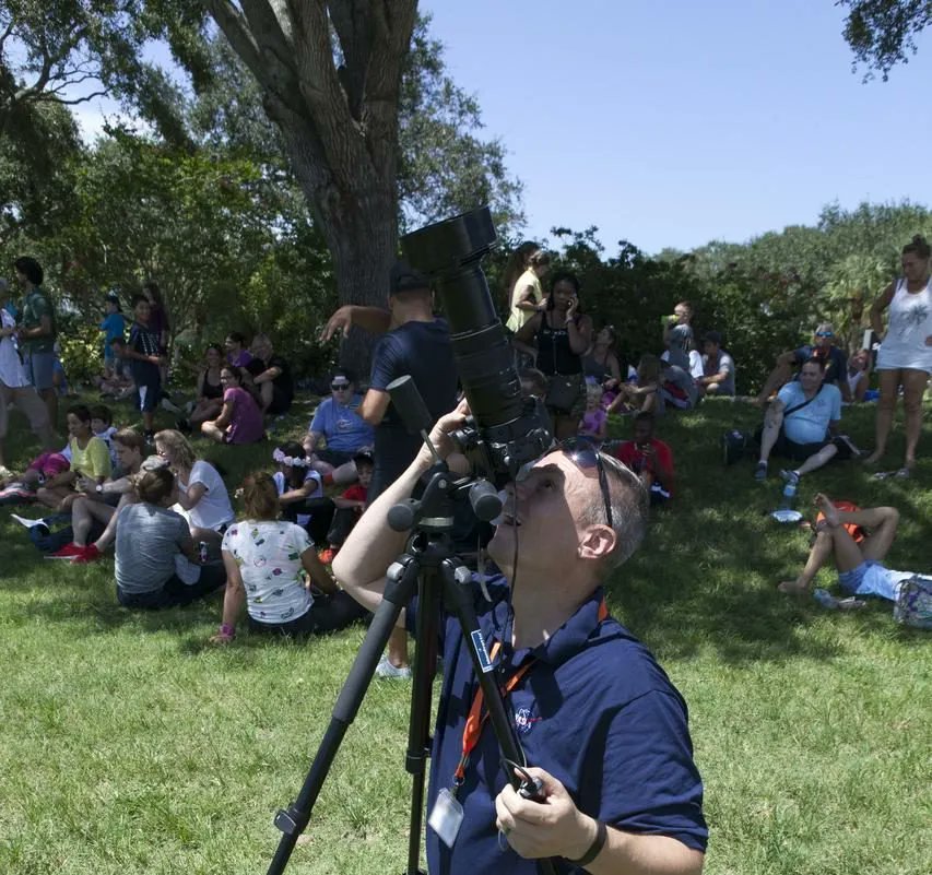 NASASun's tweet photo. Are you an educator, student, or general science fan?

Heard about citizen science, but not sure where to start?

Check out these two new guides for tons of ways to @DoNASAScience for the upcoming eclipse and beyond. ⬇️ 

https://t.co/K7Vlrbz4YR
https://t.co/KUejgpOovI https://t.co/ZzXwGU5SdW