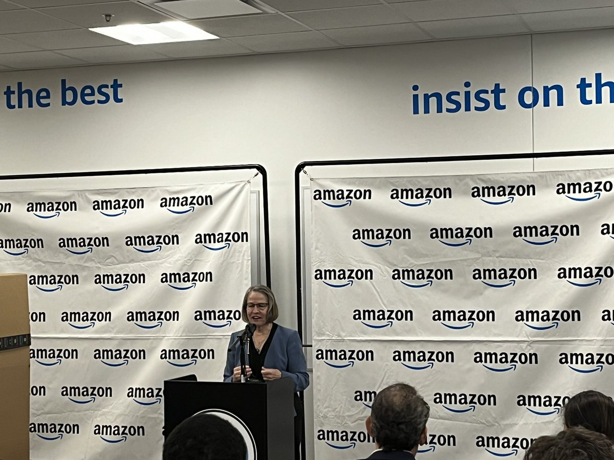 Happy to join @SenJoniErnst in Davenport today and witness the HUGE @amazon investment to the community. This facility is projected to create 1,000 jobs right here in the Quad Cities.