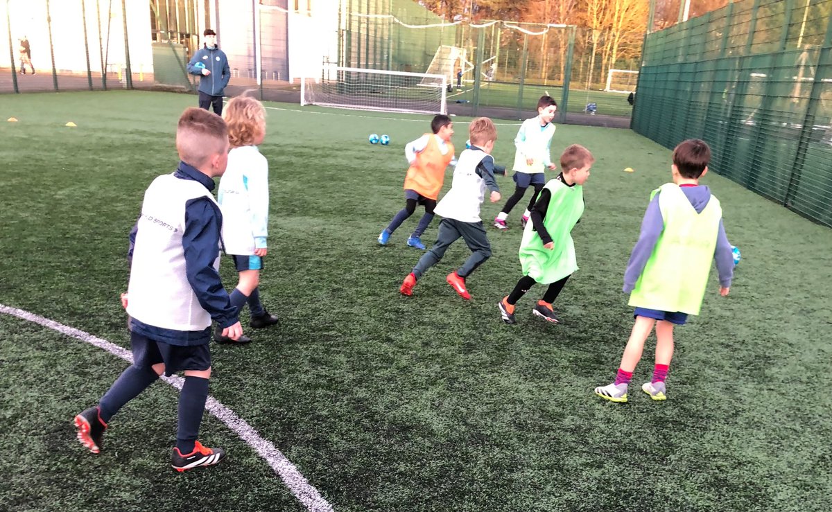 Make space, keep the ball & have fun. The 2016s in good form at training at Scotstoun Leisure Centre tonight.

#footballsessions #kidsfootball #kids #footballtraining #coaching #ontheballacademyglasgow #ontheballacademy #otb #ontheballfootball #scottishfootball