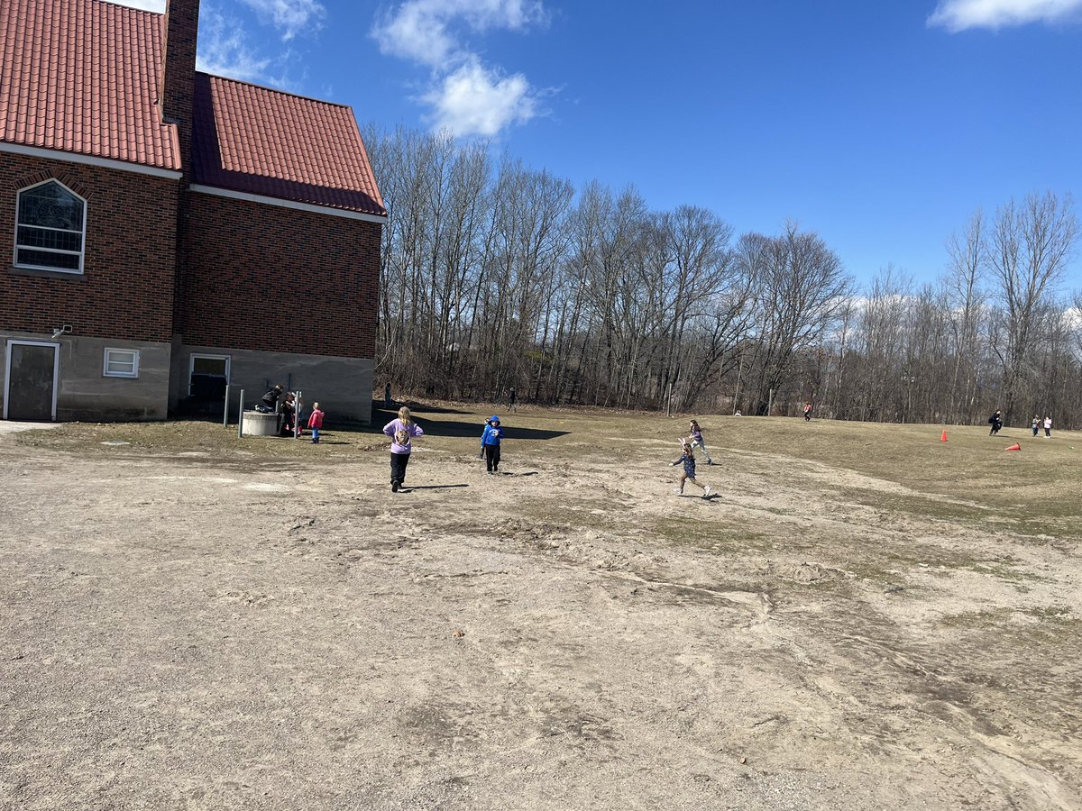 Amazing day at #TheHarbour our intermediates planned and delivered an amazing assembly, participated at in a learn at the desk session and helped to create a school wide hunt for our youngest learners!!! #TldsbLearns #Tldsb  #HoneyHarbour