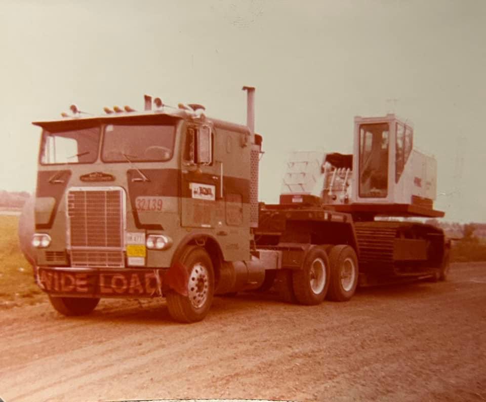 DirtyOlTrucker's tweet image. Work Horse 💪😎

#thedirtyoldtrucker #oldtrucks #oldschooltrucks #freightliner #freightlinertrucks