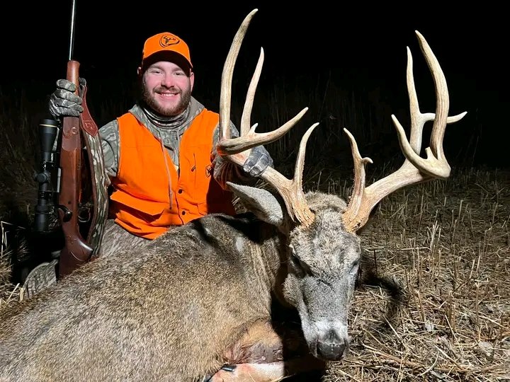 Missouri MONARCH! 👏🏼Zach Playle gets a SECOND chance on his biggest #buck to date he called 'Bent Beam'. 🦌 You don't want to miss it! 🤩 #hunting #deer #deerhunting