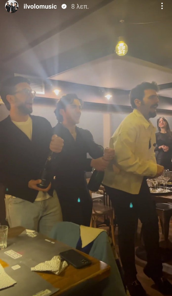 thess_efi's tweet photo. 🎉✨🍾 #ilvolo #AdAstra https://t.co/QBb2V1soeO