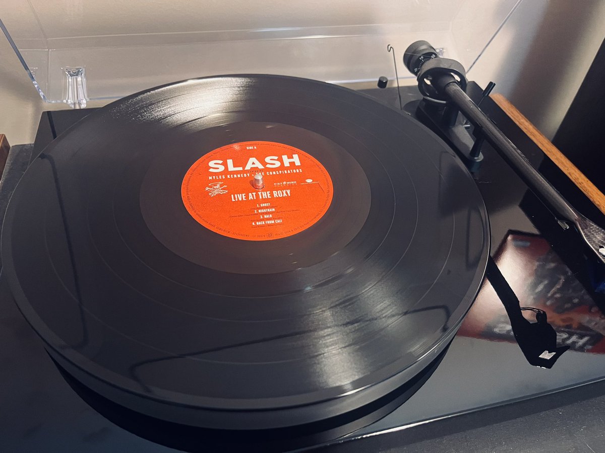 #nowspinning

Slash with Myles Kennedy
Live at the Roxy 25.9.14

Currently listening to a great live rock album recorded during the bands World on Fire Tour in 2014

@Slash 

#nowplaying #vinyladdict #vinylcollection #vinylrecords #rockmusic #10smusic