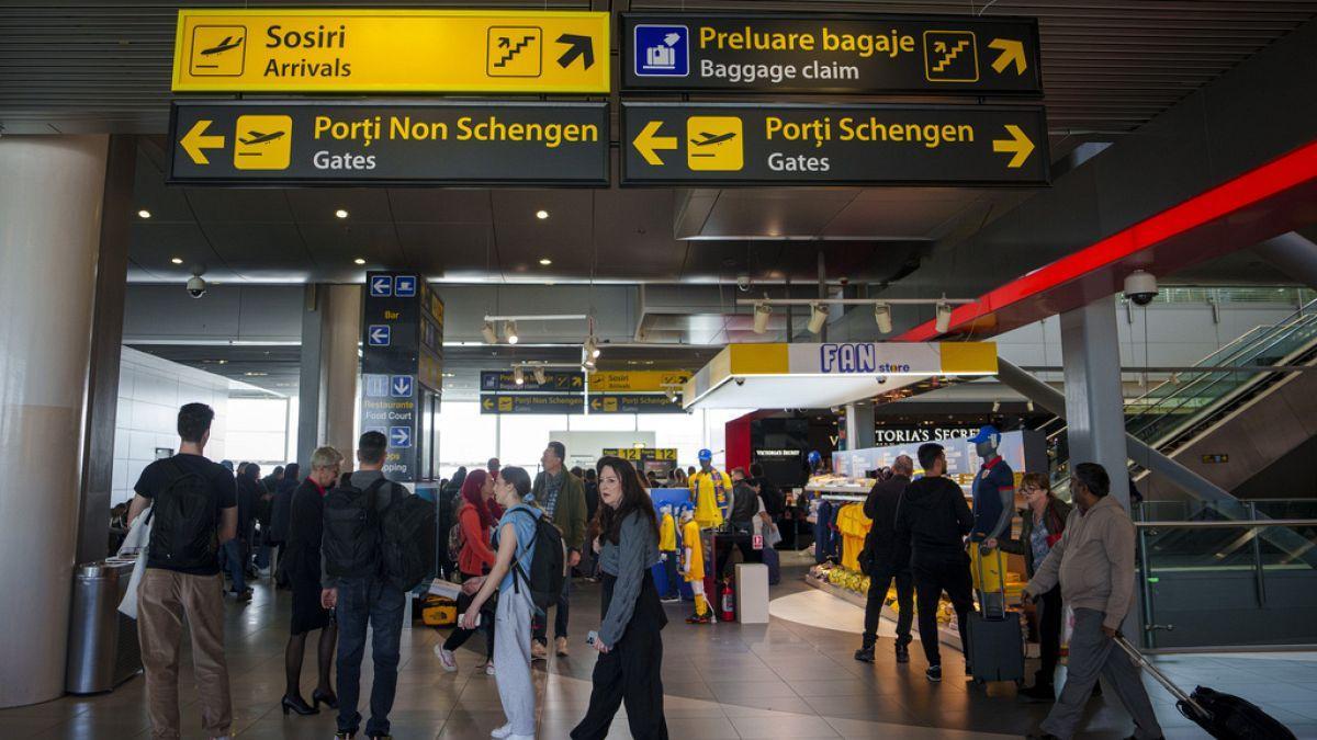 #Rumanía y #Bulgaria se unirán al espacio #Schengen, libre de pasaportes y visas, a partir de este domingo. De momento, la admisión es solo parcial es.euronews.com/2024/03/28/rum…