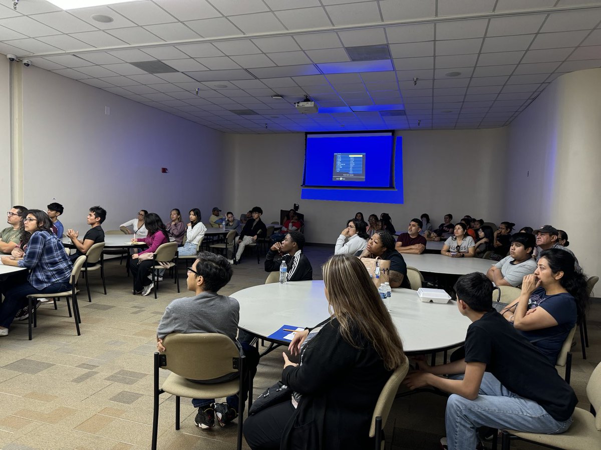 We have a FULL HOUSE for our Accelerated College Academy recruitment session. Very exciting to see so many students interested in college courses. ⁦@AldineISD⁩ #MyAldine #MiAldine