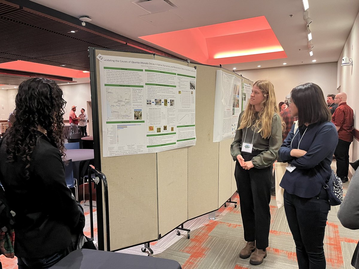 Johadelcpp's tweet image. The Del Castillo Lab members @GHPathUCDavis did a great job at presenting some of our research in ornamental pathology! #APSpacific @Ruchiikashyap @UCDPlantPath