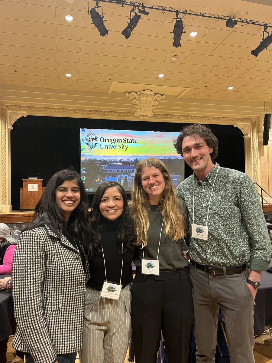 Johadelcpp's tweet image. The Del Castillo Lab members @GHPathUCDavis did a great job at presenting some of our research in ornamental pathology! #APSpacific @Ruchiikashyap @UCDPlantPath