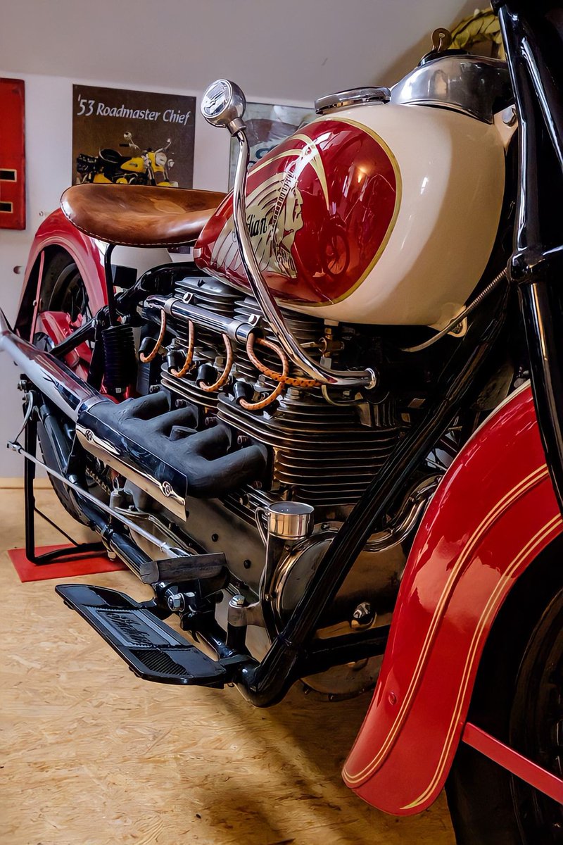 Voluptueuse et fidèle pour les chevauchées en plein soleil.

Une Moto, Indian Four model 439 datant de 1936