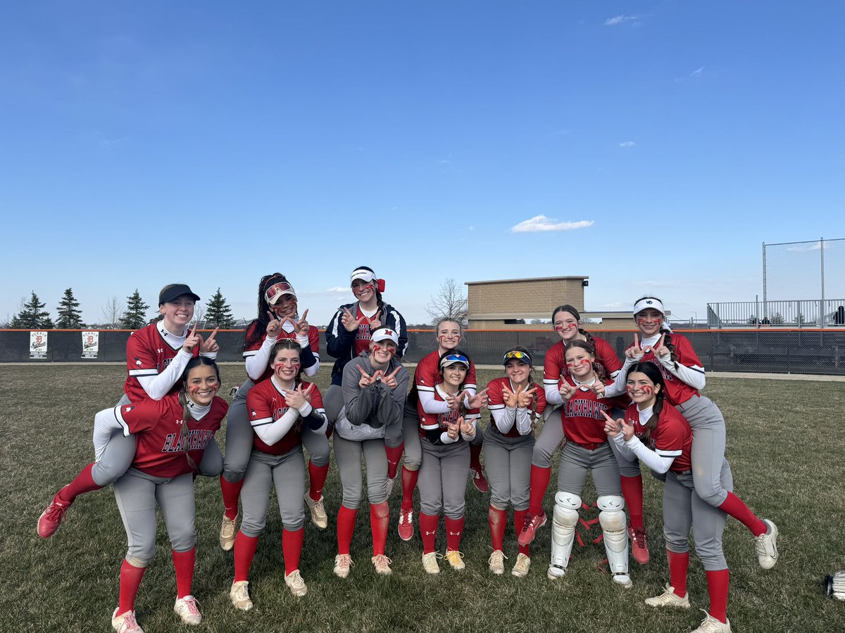 The Blackhawks take home another win against DeKalb with a score of 11-4 making our record 3-0 on the season so far! @bella_marzz went 3-3 with a BB, 2B, 3 RBI, and SB Ionicca Rivera went 2-3 with a 2B @SaraTarr2025 went 2-4 with an RBI and SB @katelynserafin in the ⭕️ with 13 K