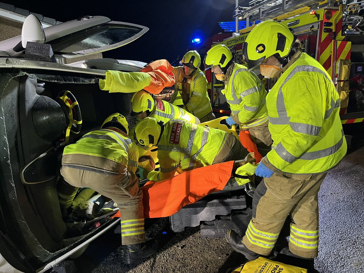 ThursoFire_'s tweet photo. Crews dealt with a simulated exercise involving a 2 x vehicle RTC - persons trapped, casualties released using PRE along with specialised rescue equipment that’s available on the stations RP #S20P6 and WTL #S20P7 big thanks to local business Malcolms of Caithness for hosting 🚒🚒 https://t.co/WhYuhlF6vC