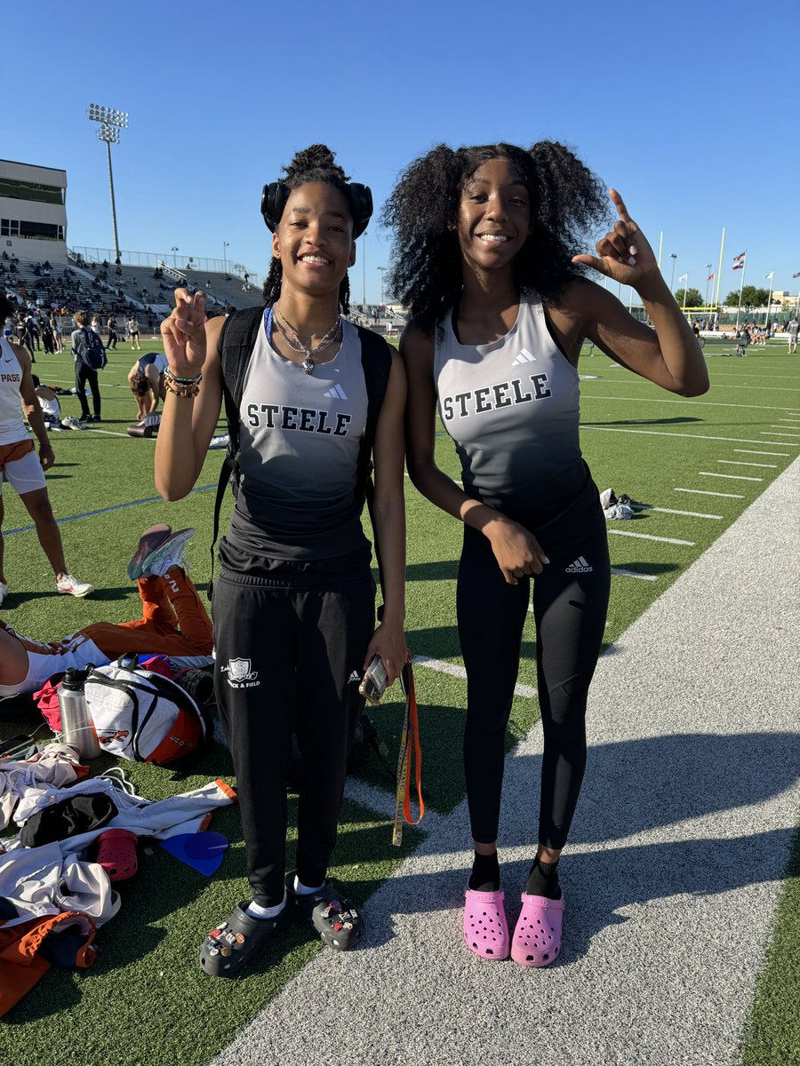 @miahammonds55 and @lena_newby21 went 1st and 2nd in the High Jump at Northside Relays! @slkbasketball @SK_Athletic