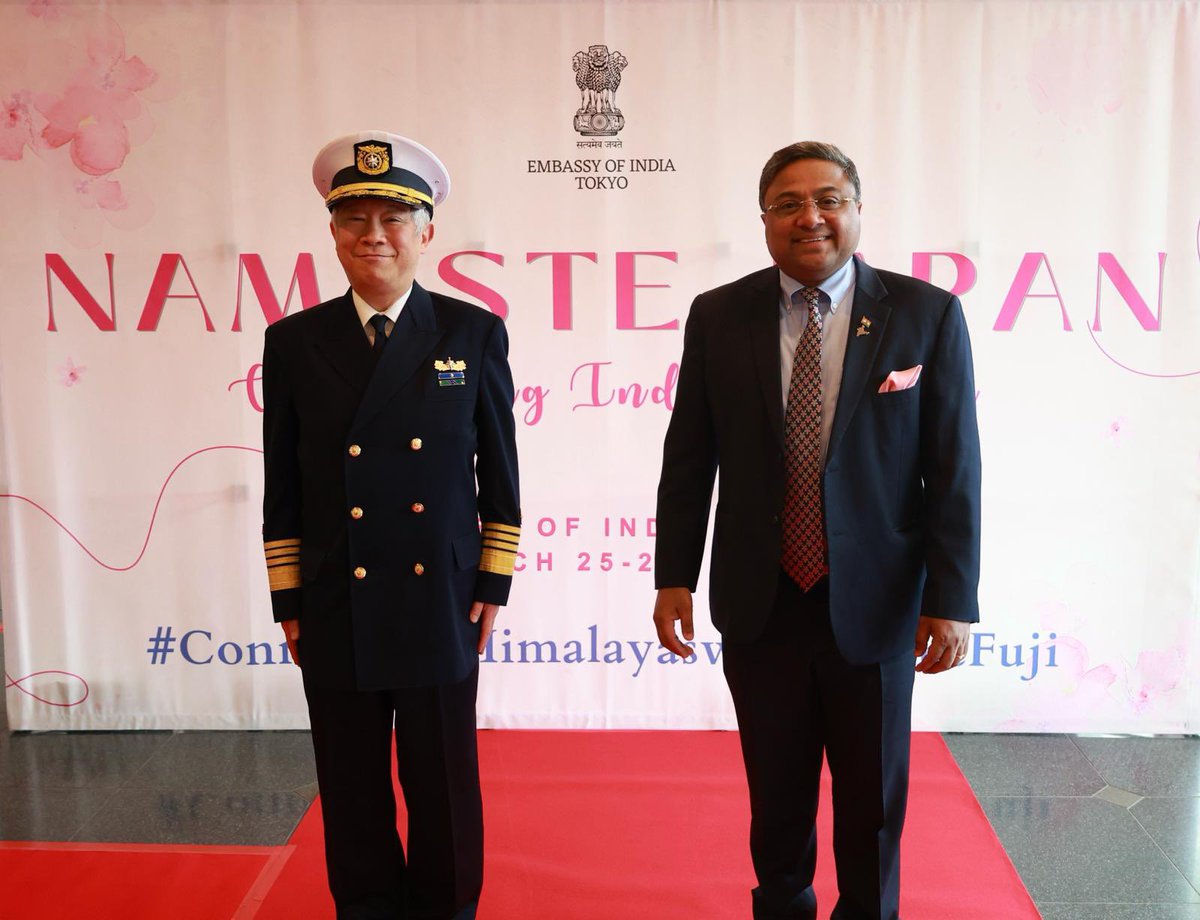 Glimpses of Hanami Festival in @IndianEmbTokyo: Admiral ISHII Shohei, Commandant, Japan Coast Guard joins the celebrations. #ConnectingHimalayaswithMountFuji