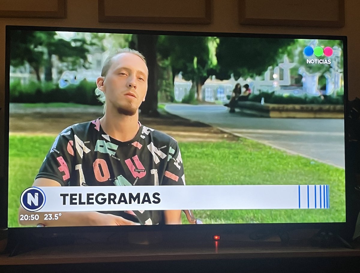 Telefe inaugurando el segmento “TELEGRAMAS” donde van entrevistando a gente que cuenta cómo recibió el telegrama de despido y ahora no sabe cómo va a alimentar a su familia y pagar su alquiler.

El que celebra esto es un hijo de puta.

No hay nada en el medio.