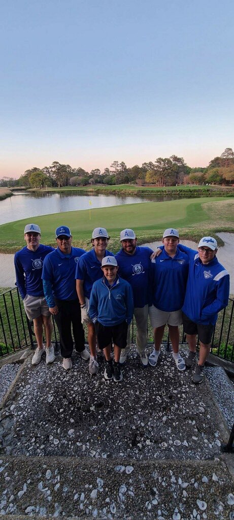 Proud coach of these boys today with a tournament score of 354 as a team! Freshman Caleb Crowley with a 79, fellow freshman Aiden hook with a 83 & senior @JesseRayHoover1 with an 83! @CoachFidler @LexingtonTwo @RayHoover4