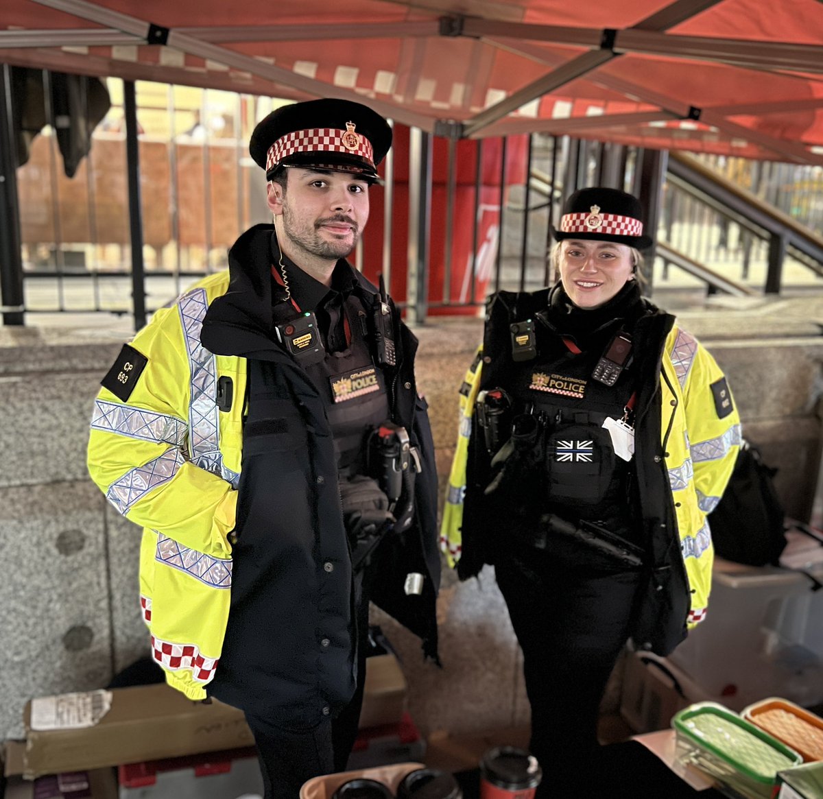 CityPoliceCops's tweet photo. #CityNHP
#OpReframe at Liverpool St. Working with our fantastic partners #samaritans #SIA Together we keep our
City a Safer City ❤️ https://t.co/S6ldU3ShDo