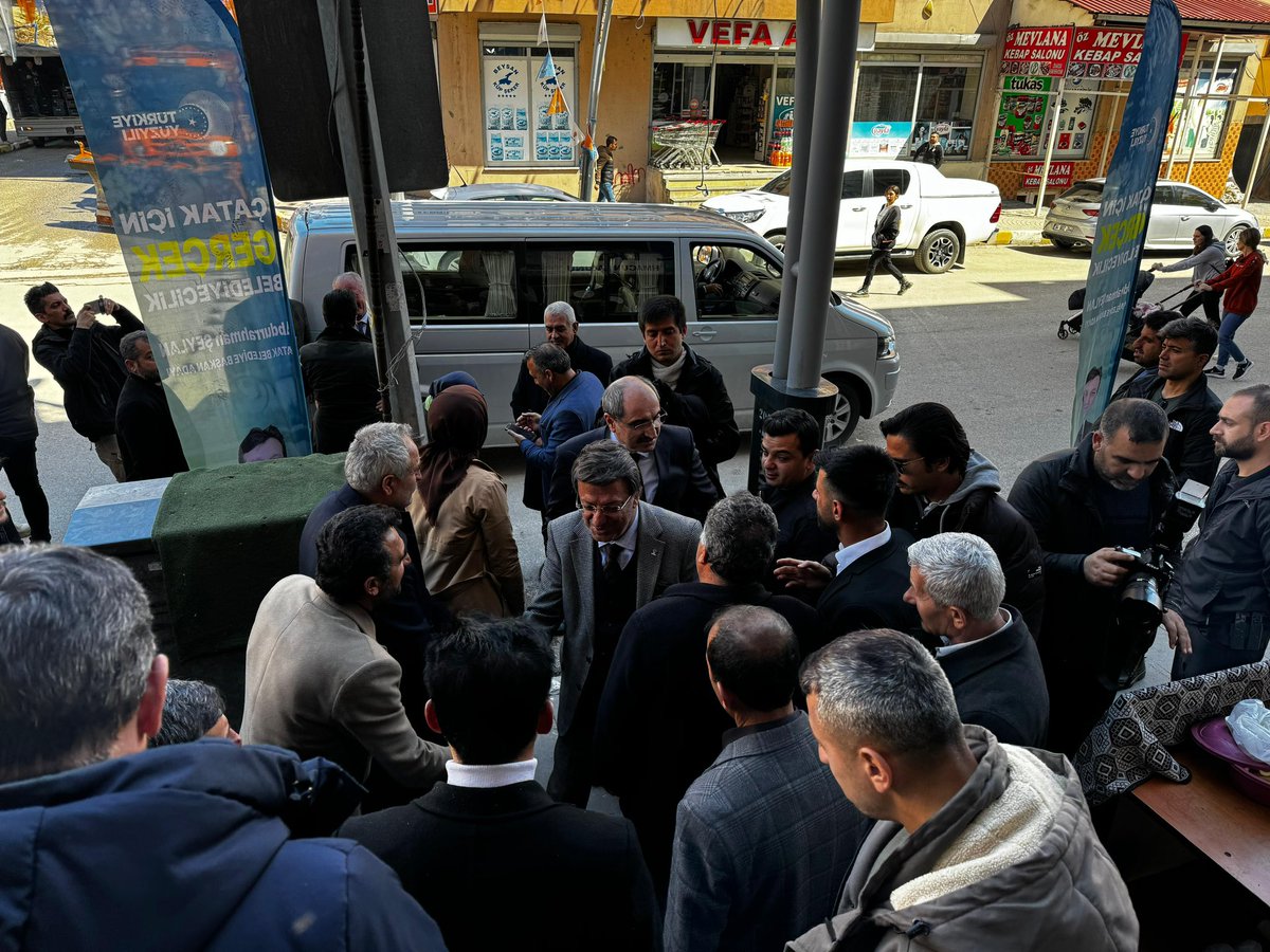 KAYHAN TÜRKMENOĞLU (@k_turkmenoglu_v) on Twitter photo Hemşehrilerimizin gücüyle el ele, gönül gönüle hizmete devam edeceğiz.
İşimiz Hizmet, Gücümüz Aziz Milletimizdir🇹🇷
Çatak’lı hemşehrilerimizin gönlünde yer eden Belediye Başkan Adayımız Sn. <a href="/AbdrrhmnSeylan/">Abdurrahman Şeylan</a> ile durmak yok, yola devam.
AK Parti’mizin hizmet belediyeciliği Hemşehrilerimizin gücüyle el ele, gönül gönüle hizmete devam edeceğiz.
İşimiz Hizmet, Gücümüz Aziz Milletimizdir🇹🇷
Çatak’lı hemşehrilerimizin gönlünde yer eden Belediye Başkan Adayımız Sn. <a href="/AbdrrhmnSeylan/">Abdurrahman Şeylan</a> ile durmak yok, yola devam.
AK Parti’mizin hizmet belediyeciliği