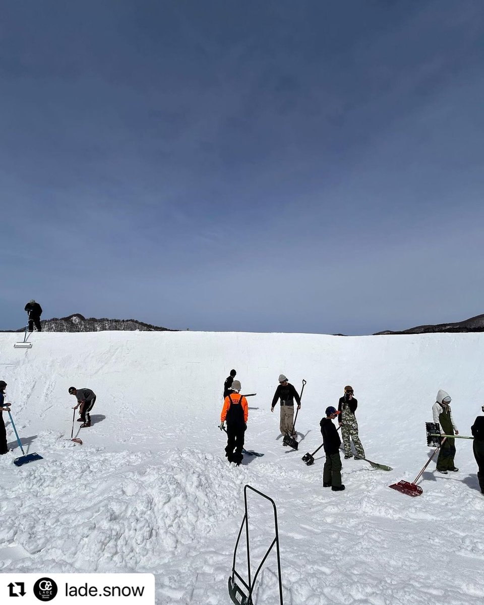 Yudono_Skiarea's tweet image. 面白そうな特設コースが少しずつ形になってきました！

今年も豪華ライダーが大集合です🔥

・・・
#drrreamsession2024 
#futurelab 
@yudonosan 
3/30-31 March