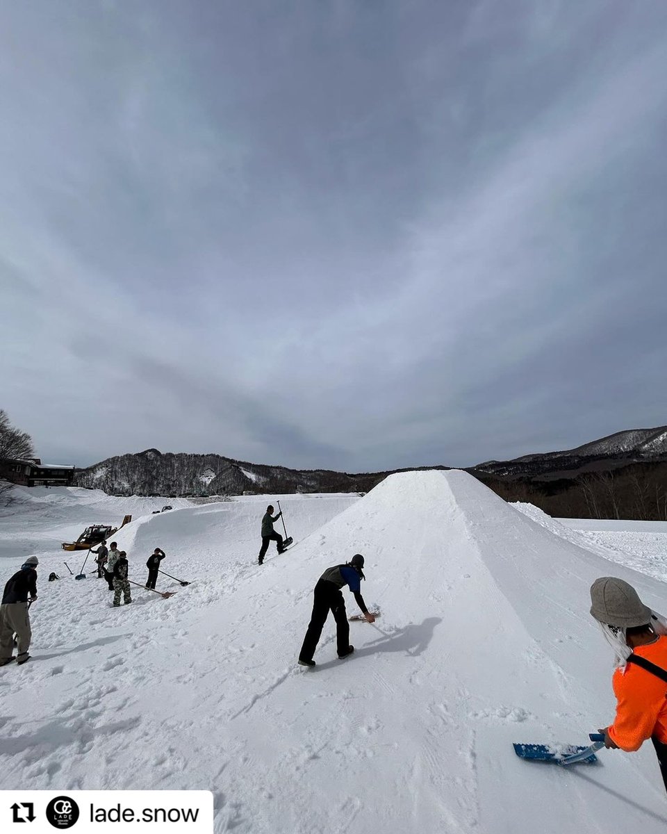 Yudono_Skiarea's tweet image. 面白そうな特設コースが少しずつ形になってきました！

今年も豪華ライダーが大集合です🔥

・・・
#drrreamsession2024 
#futurelab 
@yudonosan 
3/30-31 March
