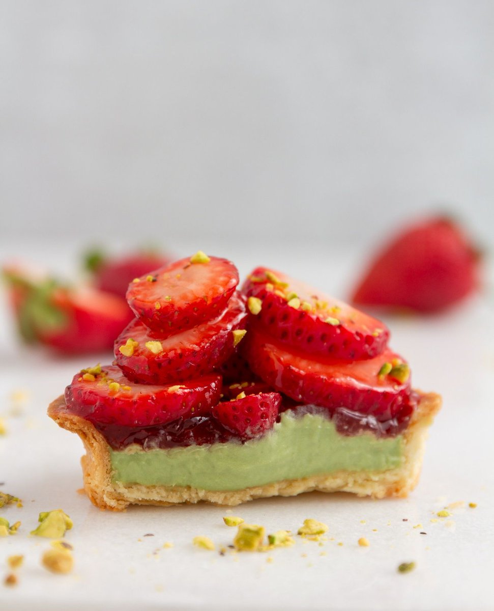 Your seasonal favorite is BACK! Strawberry Pistachio Tartlet🍓