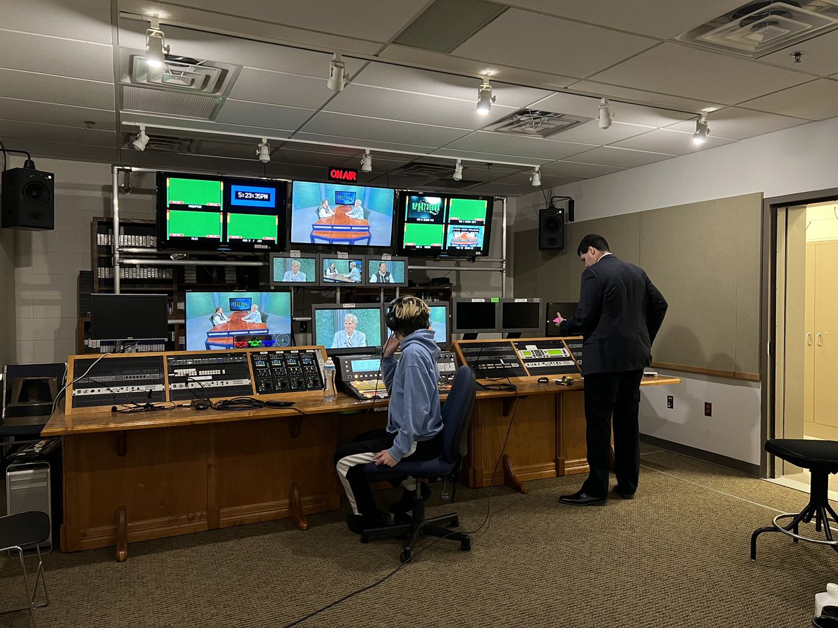 Tune into SportsLook tonight at 9:00 p.m. on channel 3-2 and at 9:30 p.m. on channel 3-1 with guest Graduate Assistant Baseball Coach Devin Houdeshell and Head Softball Coach Amanda Fefel! ⚾️🥎

Don’t forget to like and share!