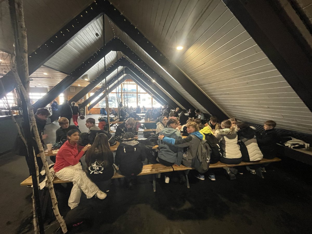 Après ski time! Hot chocolate all round! #CampdenSki2024