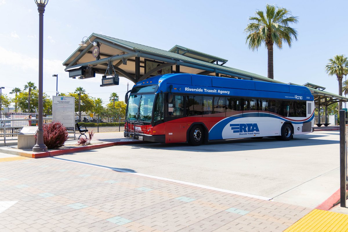 You can get a free transfer onto Metro with your Metrolink ticket or pass, but there are hundreds of connections you can make with your valid fare including city bus, shuttle bus, light rail and subway lines. Learn about which systems at our website: metrol.ink/3IabNbF