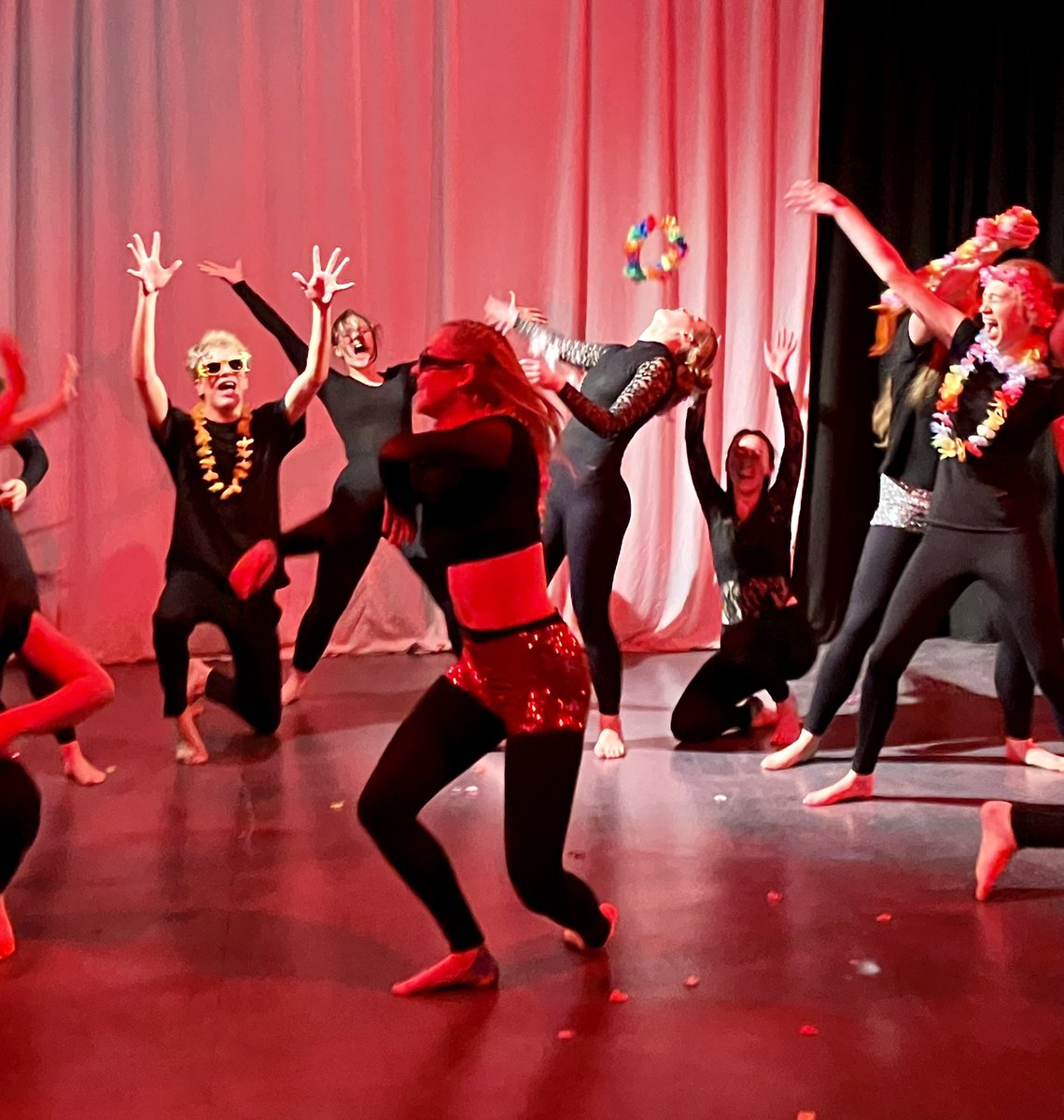 A brilliant days work for Yr 13 PA ending with a superb final showcase of their musical theatre pieces 👐👏