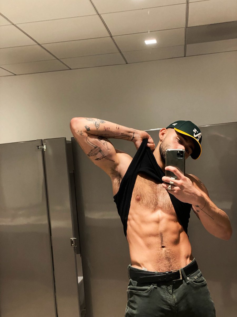 teachingselio's tweet image. ⠀⠀⠀⠀⠀⠀⠀⠀⠀⠀⠀⠀⠀⠀⠀⠀⠀⠀⠀⠀⠀
⠀
           “𝘉𝘢𝘵𝘩𝘳𝘰𝘰𝘮 𝘴𝘦𝘭𝘧𝘪𝘦 𝘰𝘯 𝘤𝘢𝘮𝘱𝘶𝘴. ”