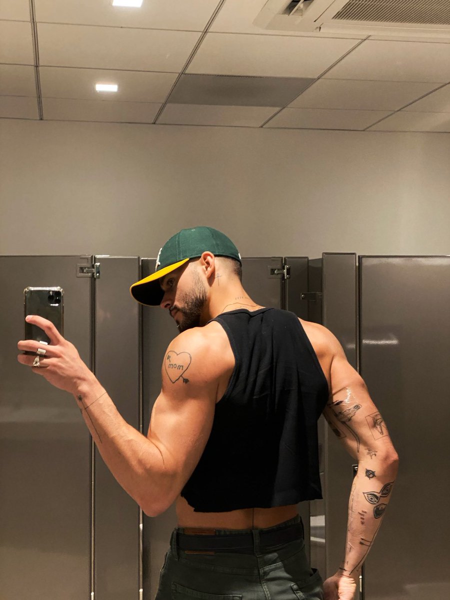 teachingselio's tweet image. ⠀⠀⠀⠀⠀⠀⠀⠀⠀⠀⠀⠀⠀⠀⠀⠀⠀⠀⠀⠀⠀
⠀
           “𝘉𝘢𝘵𝘩𝘳𝘰𝘰𝘮 𝘴𝘦𝘭𝘧𝘪𝘦 𝘰𝘯 𝘤𝘢𝘮𝘱𝘶𝘴. ”