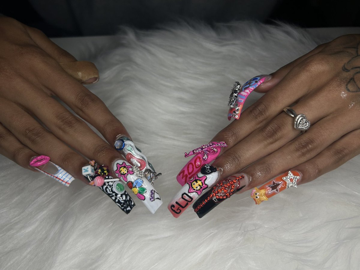 pyt_mar's tweet photo. Just wanted to show y’all the set I just did nun major 🤭
#glogang #glorygirls https://t.co/EZiivcuPXr