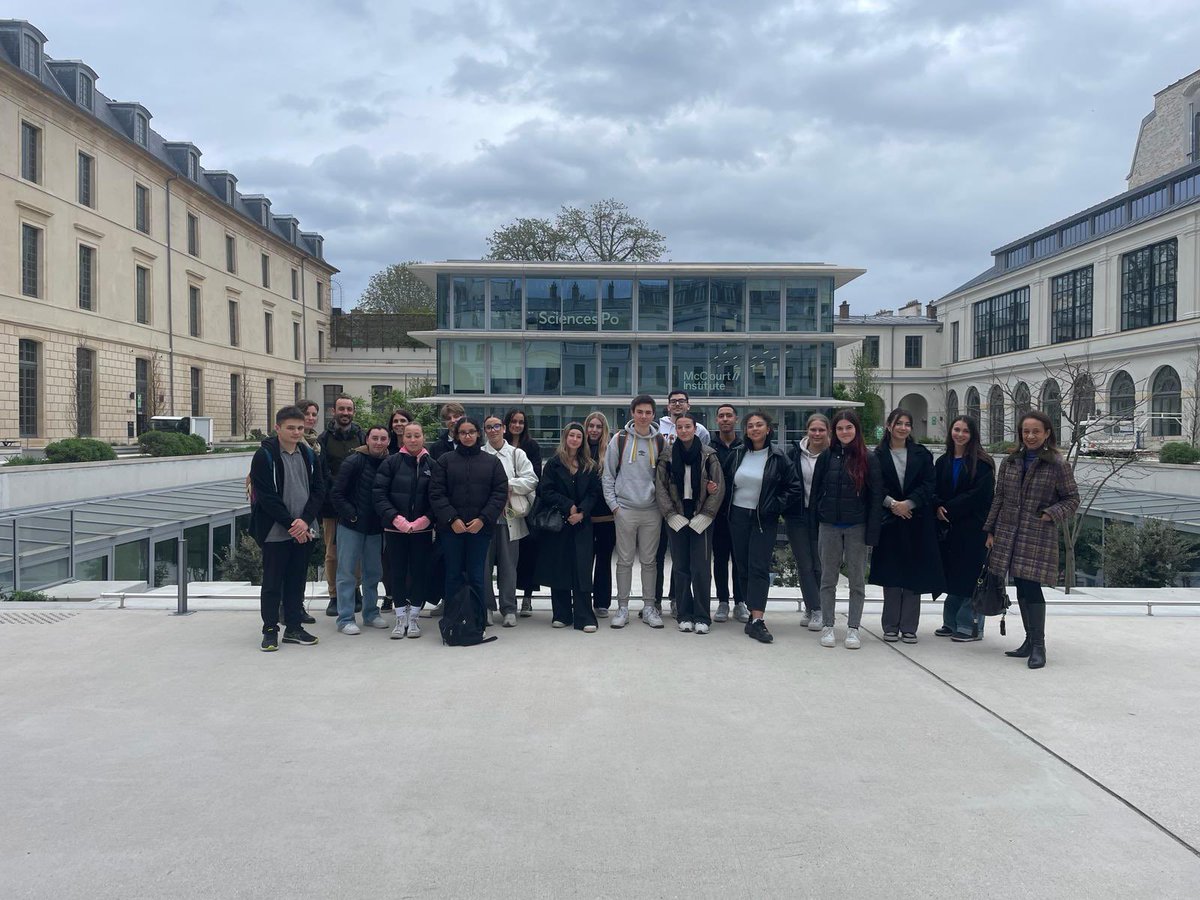 4 jours riches à Paris pour les 👩‍🎓🧑‍🎓 de Spé HGGSP et de l’atelier 1er Campus
Au programme : Paris by night, les musées <a href="/museecarnavalet/">Musée Carnavalet</a> et <a href="/MuseeLouvre/">Musée du Louvre</a> la visite de <a href="/AssembleeNat/">Assemblée nationale</a> et du <a href="/Senat/">Sénat</a> une rencontre à <a href="/sciencespo/">Sciences Po</a> et la visite de la rédaction de <a href="/Politis_fr/">Politis</a>
<a href="/AcademieNice/">Académie de Nice</a>