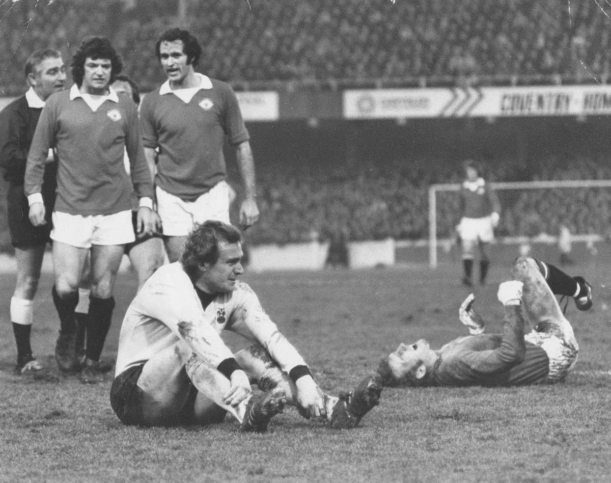 Two of my favorite players in this one but @WillieMorganMBE doesn’t seem impressed with his Scotland teammate in this one after ex Ranger and one of my all time greats Steiny left a bit on Alex