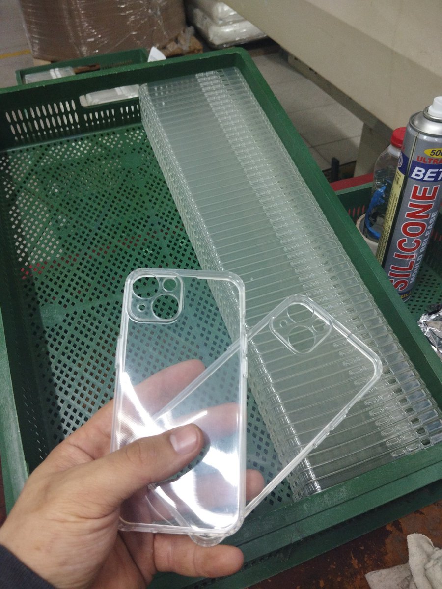 Gene şeffaf enj. 
Ama bu def ip. 14 üretiyorum. 
Soruları alayım..
#makina #üretim #silikon #plastik #tpu #telefon #phone