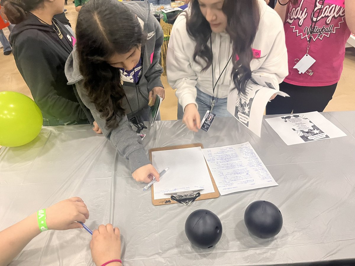 NewmanSmithAVID's tweet photo. So excited about our future AVID Scholars!! 🤩 Welcome to The Land! 💚💛 https://t.co/iqLwzdVRbB